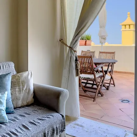 In With Panoramic Views *