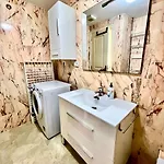 아파트 In With Panoramic Views